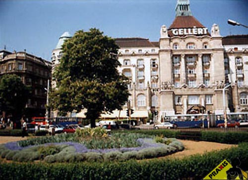 A rendelő a Gellért Hotel mellett a Bartók Béla úton